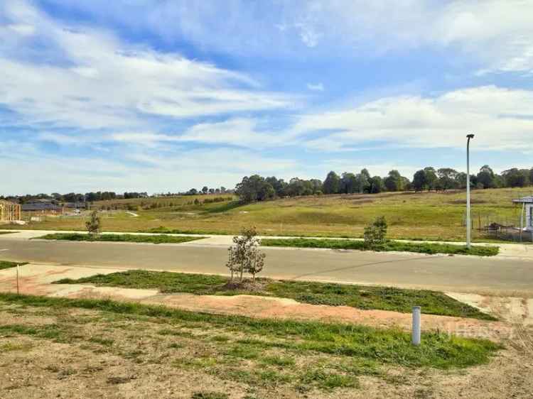 Build Land in Brookfield Lakes Ideal for Dream Home Construction