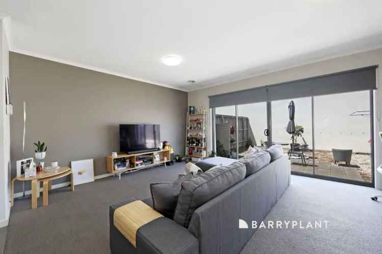 Modern Townhouse in Highly Sought-After Waverley Park Estate