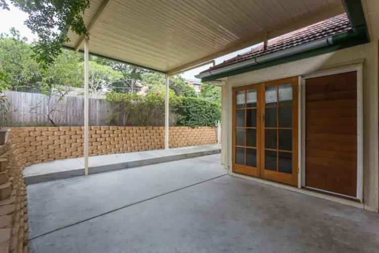 House For Rent in 32, Kanumbra Street, Brisbane City, Queensland