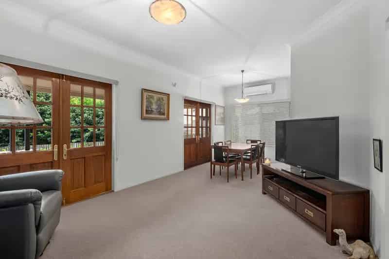 Stylish Lowset Home on a 930sqm Block!!