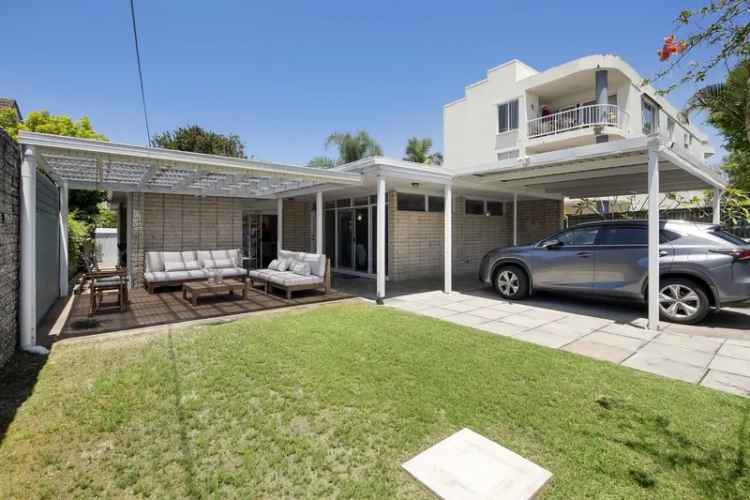 Four Bedroom Retro Beach House