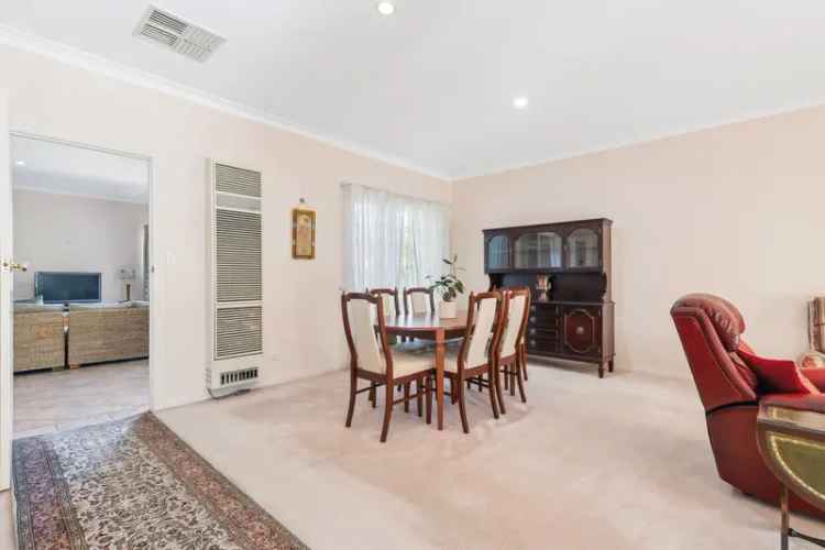 House Auction in Rostrevor with Spacious Garden and Modern Features