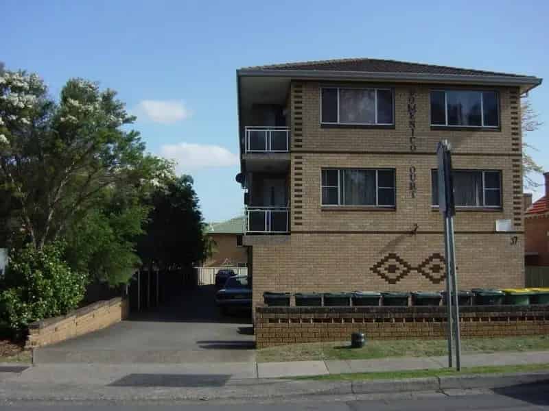 Rent Block of Units in Fairfield with 2 Bedrooms and Garage