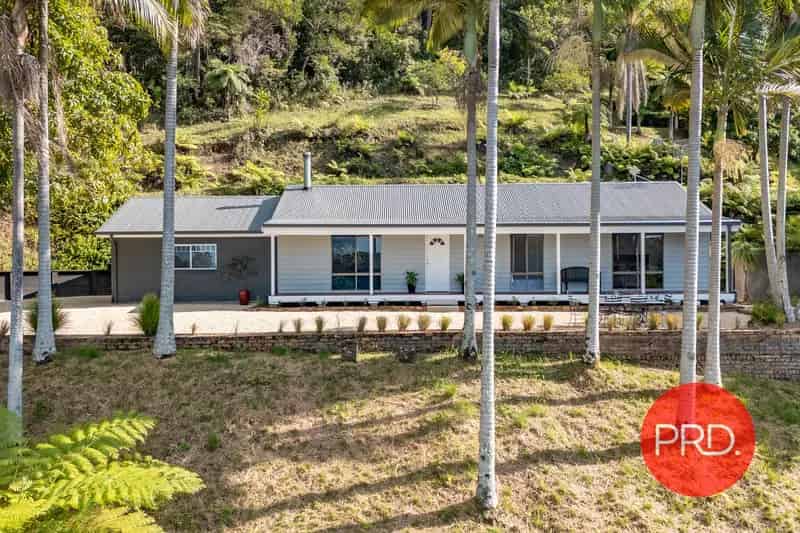 PRIVATE RAINFOREST WITH OCEAN VIEWS!
