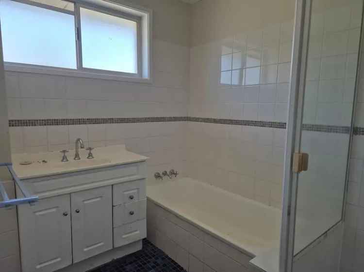 2 Bed Duplex Near Beach and Shops Gold Coast City