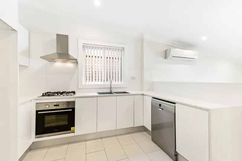 Lease Victorian Terrace with 4 Bedrooms in Redfern NSW