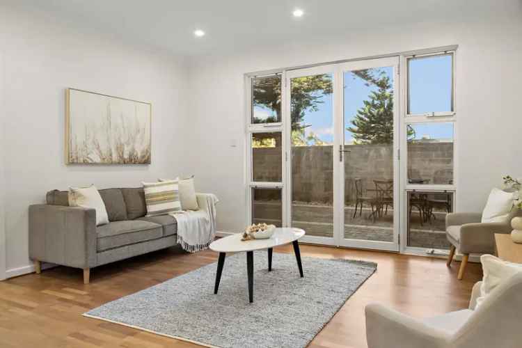 Modern 3-Bedroom Home in Glenelg North