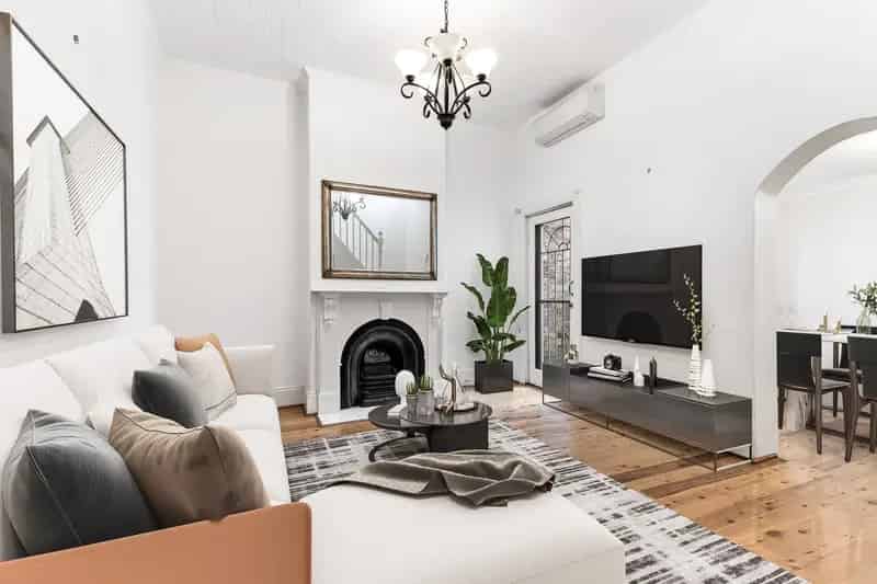 Lease Three Bedroom Victorian Terrace in Alexandria with Spacious Backyard