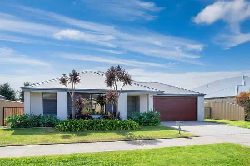 Immaculately Presented Modern Home in Family-Friendly Provence