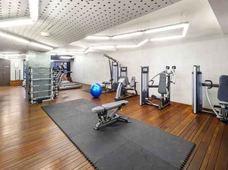 1 Bedroom Apartment 178m² Melbourne Richmond Gym Pool Parking