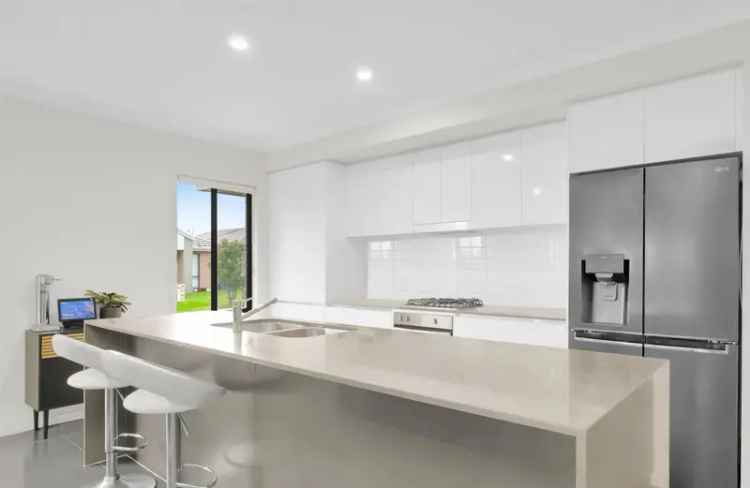 Family Home For Lease Gledswood Hills NSW