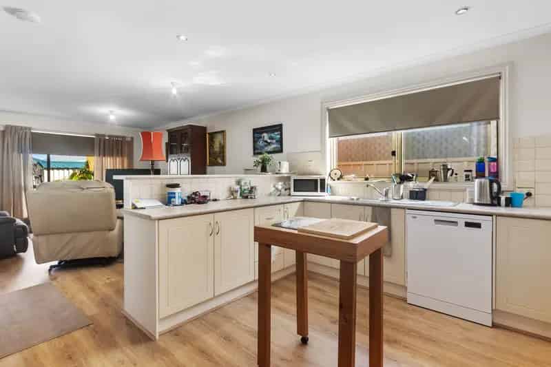 Great Location - Perfect for First-Time Buyers, Retirees or Investors!