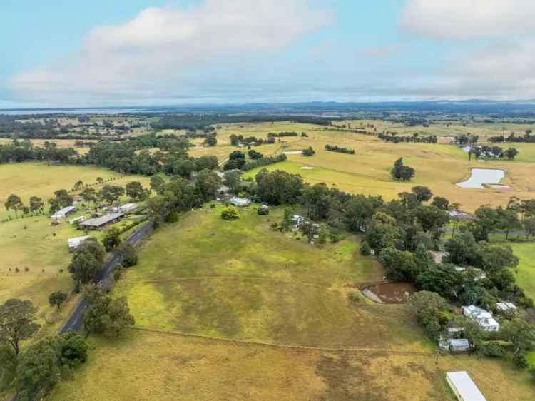 Rent Rural Property in Nungurner with Undulating Land and Outbuildings