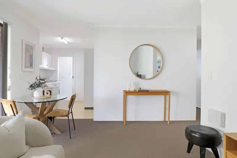 Lease Top Floor Apartment in Wollongong with City Views and Modern Features
