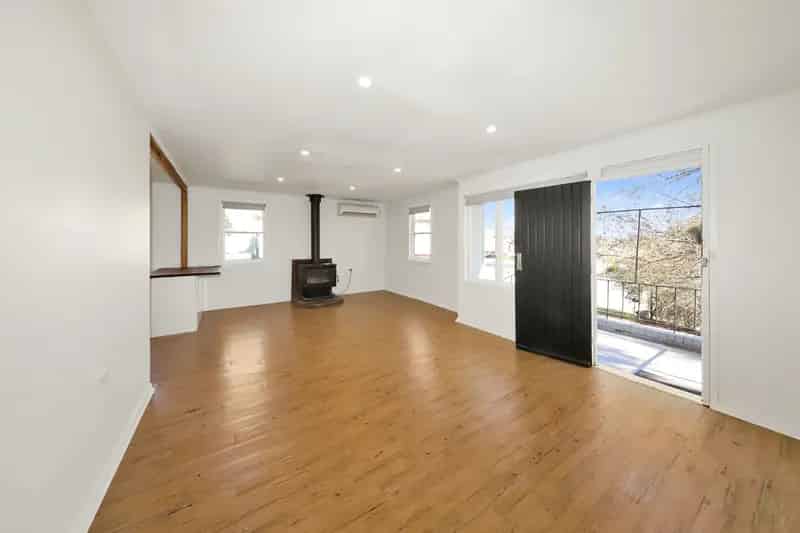 Buy House in Tumut with Renovated Features and Spacious Backyard