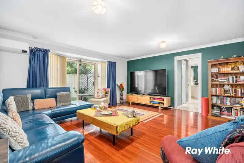 Large And Unique Double Garage Duplex ! WALK TO SHOPS
