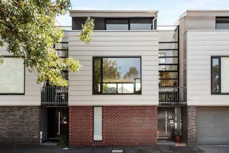 House For Sale in 4, Railway Street, Melbourne, Victoria