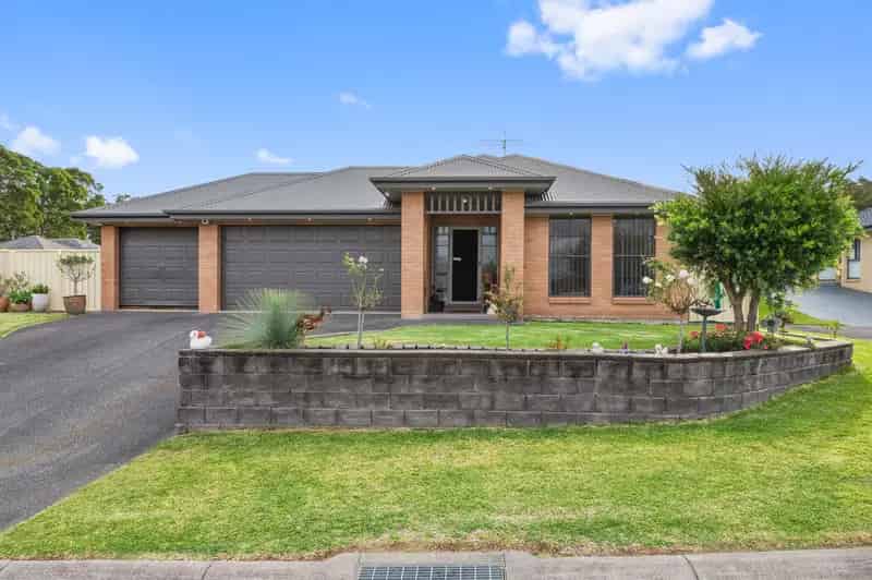 Real Estate For Lease - 42 Billabong Drive - Cameron Park , NSW