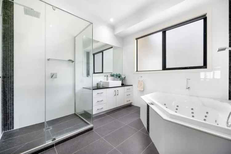 House For Sale in Melbourne, Victoria