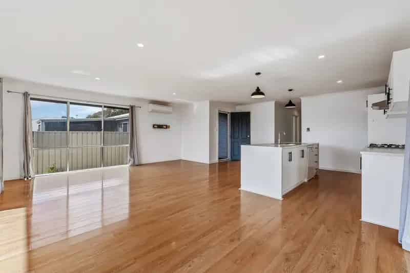 Light filled low maintenance 3 bedroom home with stunning views