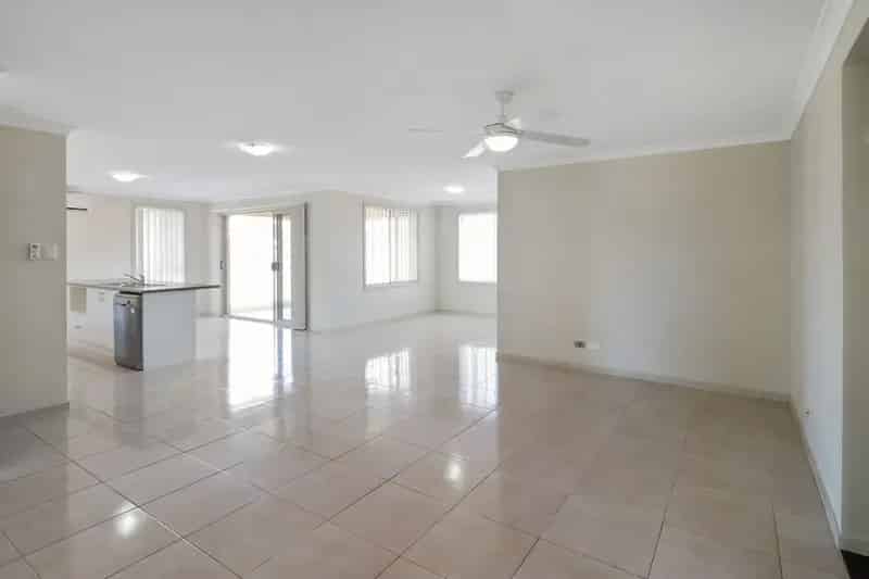 Real Estate For Lease - 11 Lavender Close - Gillieston Heights , NSW