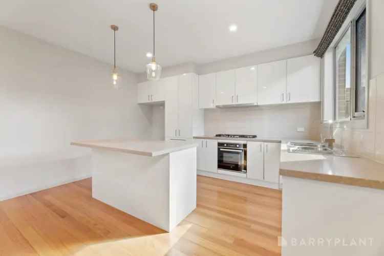 Modern Croydon Townhouse: 3 Beds, 2 Baths, Private Courtyard