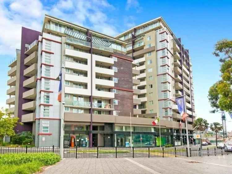 Spacious 3 Bedroom Apartment Near Burwood Train Station