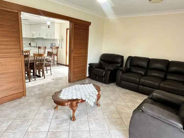 House For Rent in Griffith City Council, New South Wales