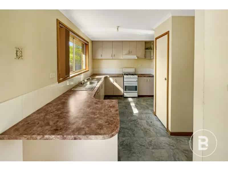 Two Bedroom Townhouse In A Peacefuland Quiet Complex