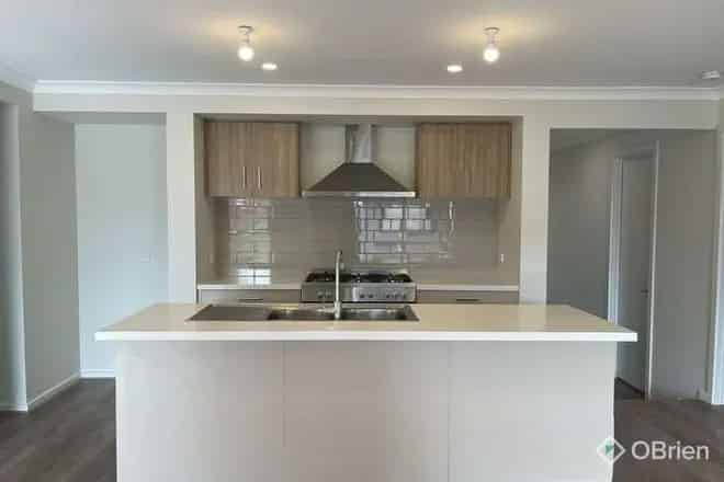 House For Rent , 28, Lineker Drive, Melbourne, Victoria