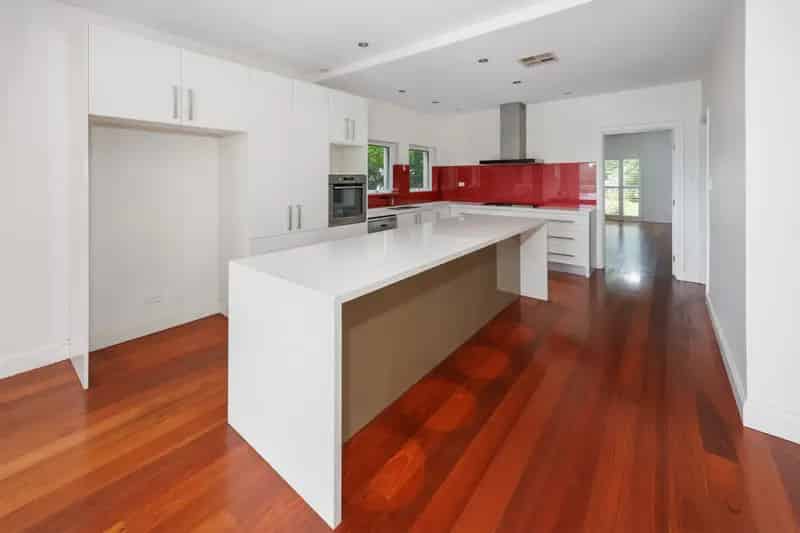 Luxury lease six-bedroom house in Lindfield with pool and modern amenities