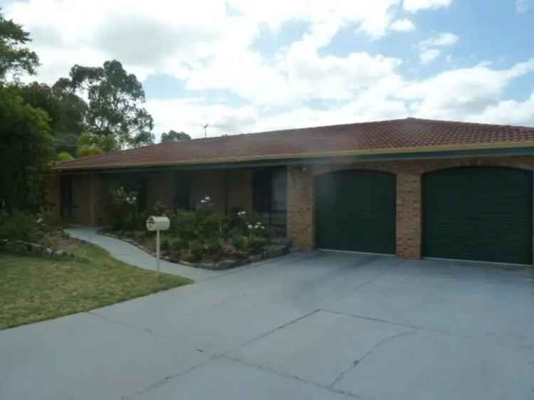 Family Home near Parks and Thornlie Shopping Centre