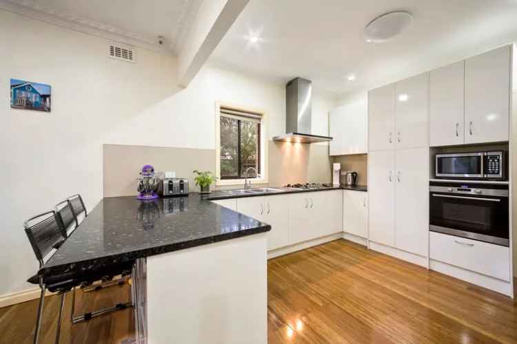 2 Bedroom Art Deco Apartment South Yarra Melbourne