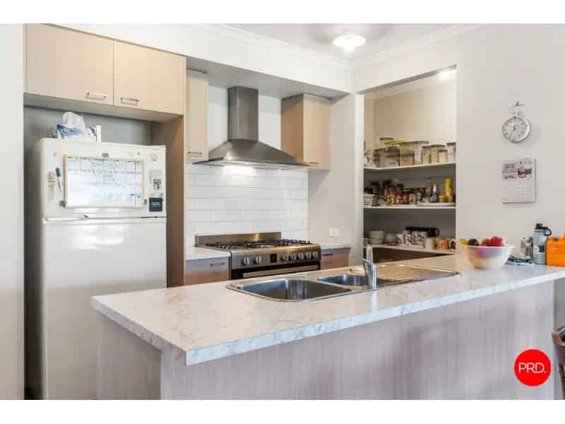 Modern 4 Bedroom Home!