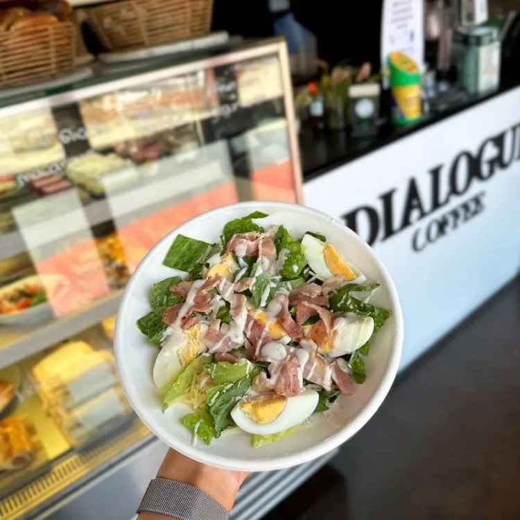 Dialogue Coffee – Relaxed Atmosphere Overlooking the Water