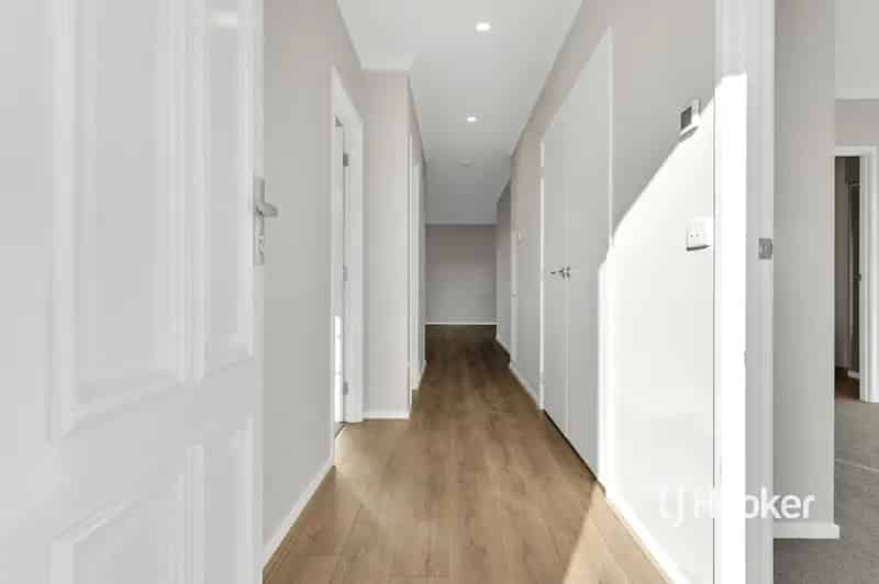 House For Rent , 7, Arkport Way, Melbourne, Victoria
