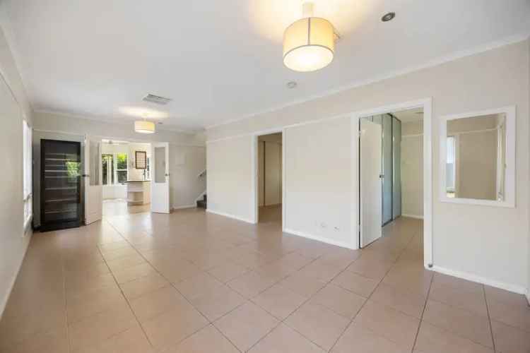 Unley High Zone Home - Open Plan Living, Large Kitchen, Master Suite