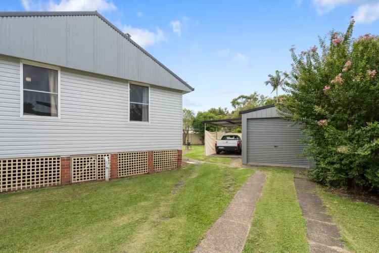 Modern Family Home near Schools with Solar Power and Workshop