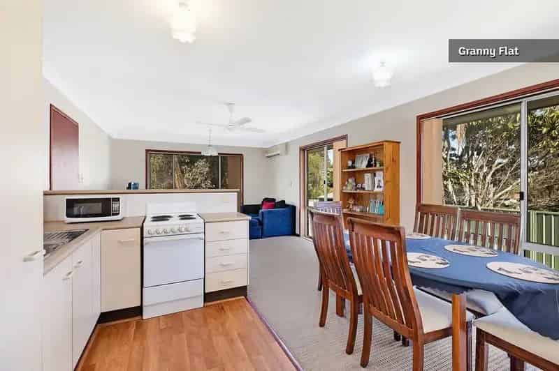 Real Estate For Lease - 2b Jessica Street - Bateau Bay , NSW