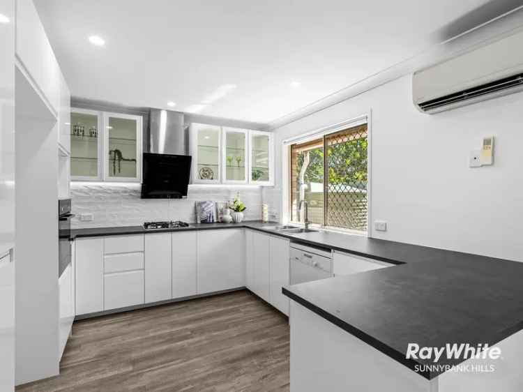 Stylish Family Home Calamvale 4 Beds Modern Kitchen Large Backyard