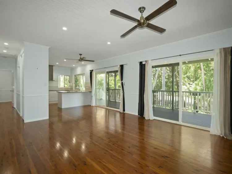 Seaside Serenity Awaits: Charming Queenslander Just Steps from Moore Park Beach!