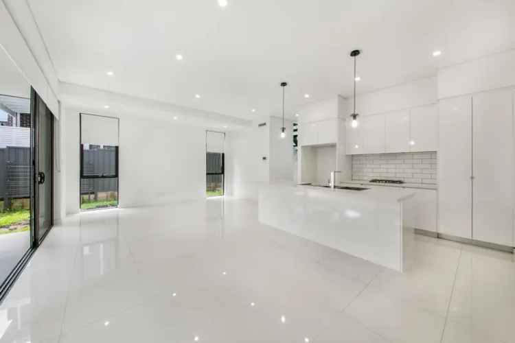 3 rooms house of 336 m² in Sydney