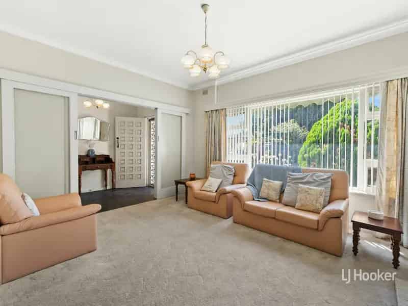 Rent family home with large backyard in Enfield