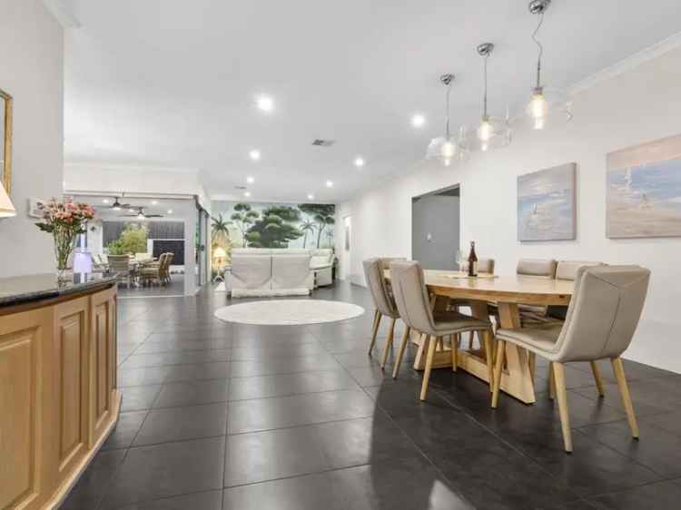 Lake Coogee Family Home Stunning Alfresco Gourmet Kitchen Theatre Room