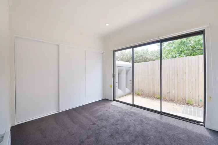 2 Bedroom Townhouse in Melbourne - Low Maintenance Living