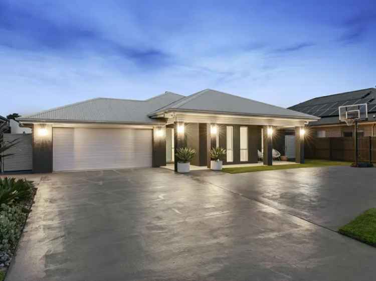 Stunning Pitt Town Family Home 4 Bed Home Theatre Pool Double Garage