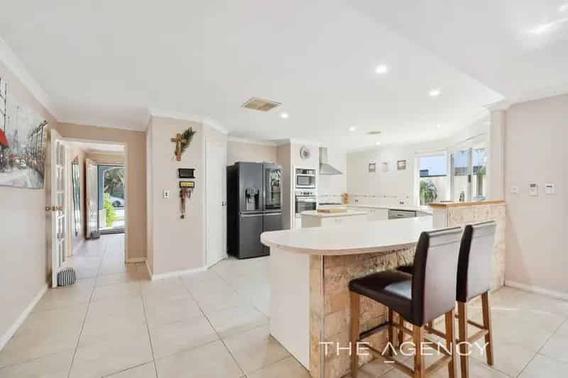 House For Sale - 34 Mosman Loop, Success WA 6164
