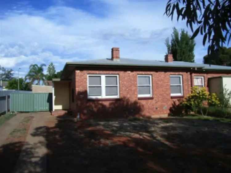 3 Bedroom Semi-Attached Home Near Schools and Transport