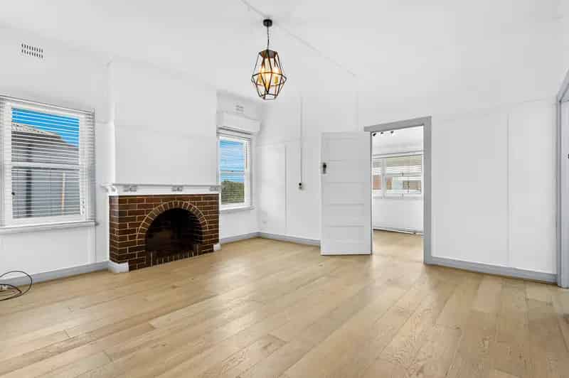 Real Estate For Lease - 49 Gladstone Avenue - Wollongong , NSW