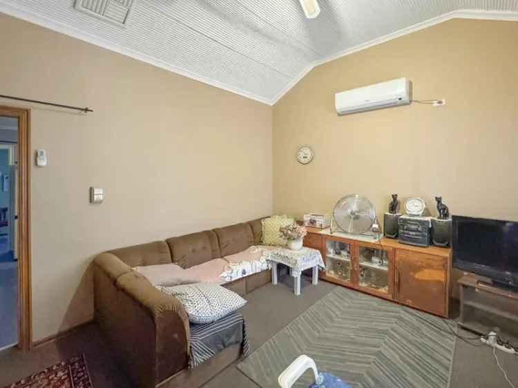 2 Bedroom Cottage Near Broken Hill Base Hospital - Great Investment